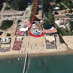 Les Pieds Dans L'eau Апартаменты