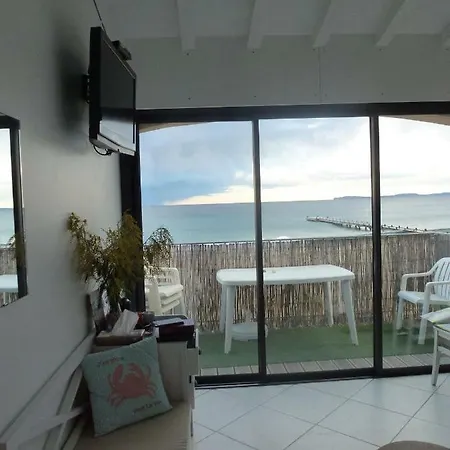 Les Pieds Dans L'eau *